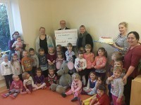 Überraschung im Kindergarten Schatzkinder: Haspa überbringt 1.000 Euro